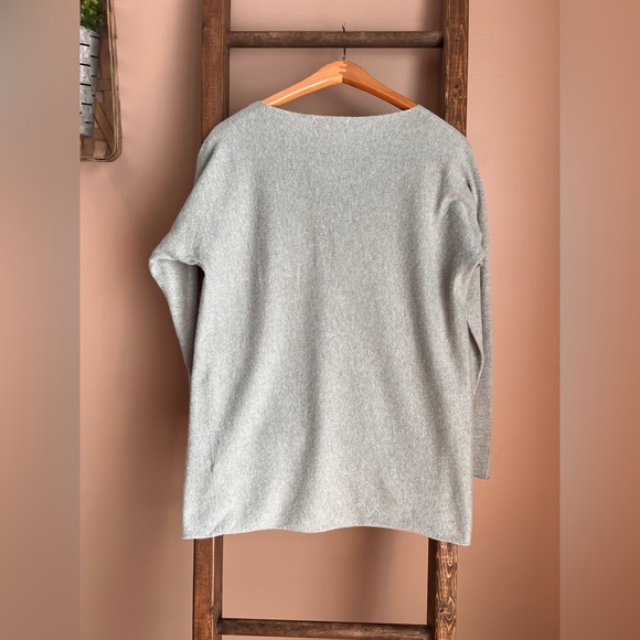 Wool and Cashmere blend Women's Soft Blue Gray Crew Neck dolman sleeve Sweater - Picture 2 of 3